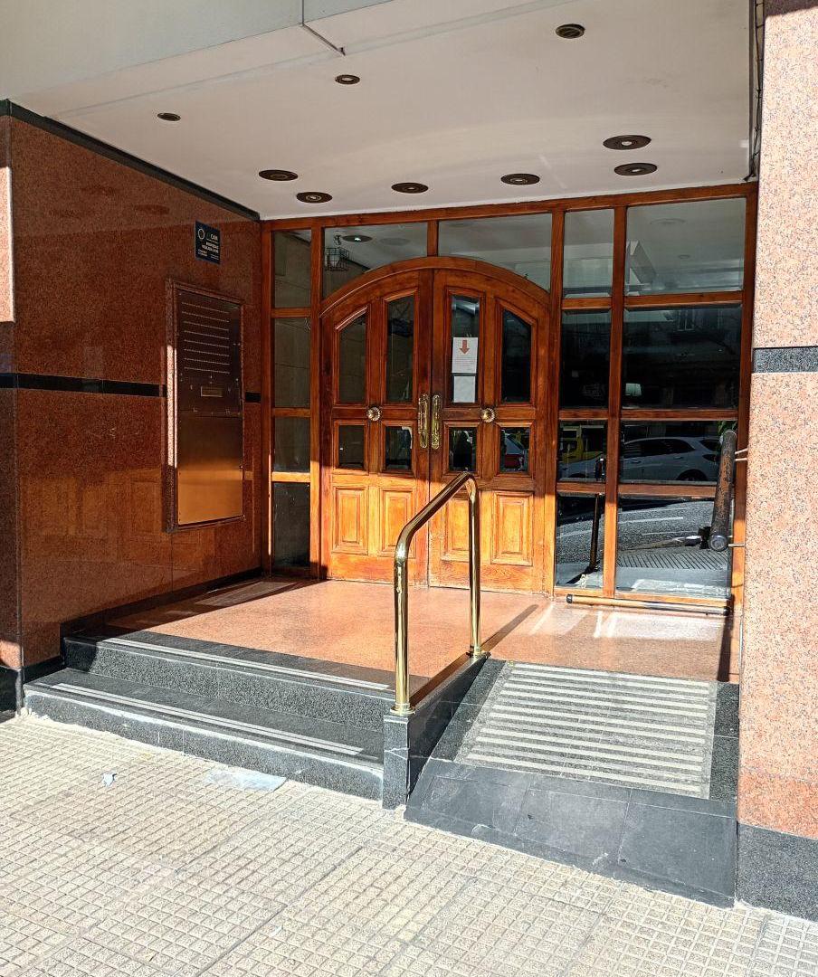 Foto de 3 ambientes con dependencia y balcón en venta – Av. San Juan 2190 – San, imagen 2