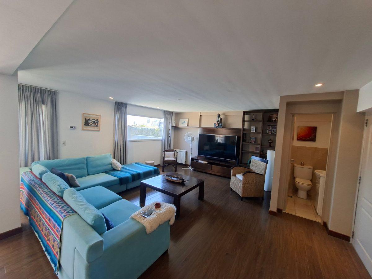 Foto de DEPARTAMENTO EN ALQUILER TIPO DUPLEX TRES DORMITORIOS ZONA SHOPPING, imagen 3