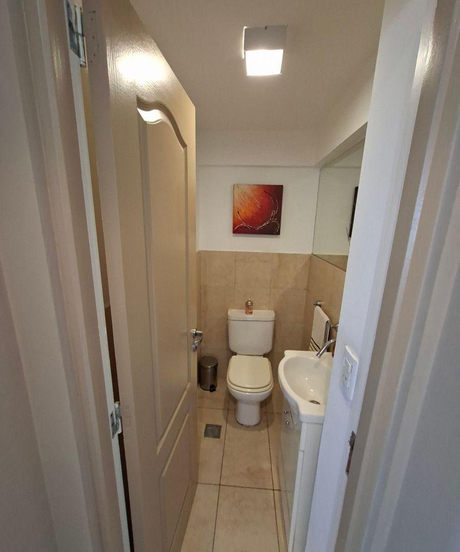 Foto de DEPARTAMENTO EN ALQUILER TIPO DUPLEX TRES DORMITORIOS ZONA SHOPPING, imagen 2