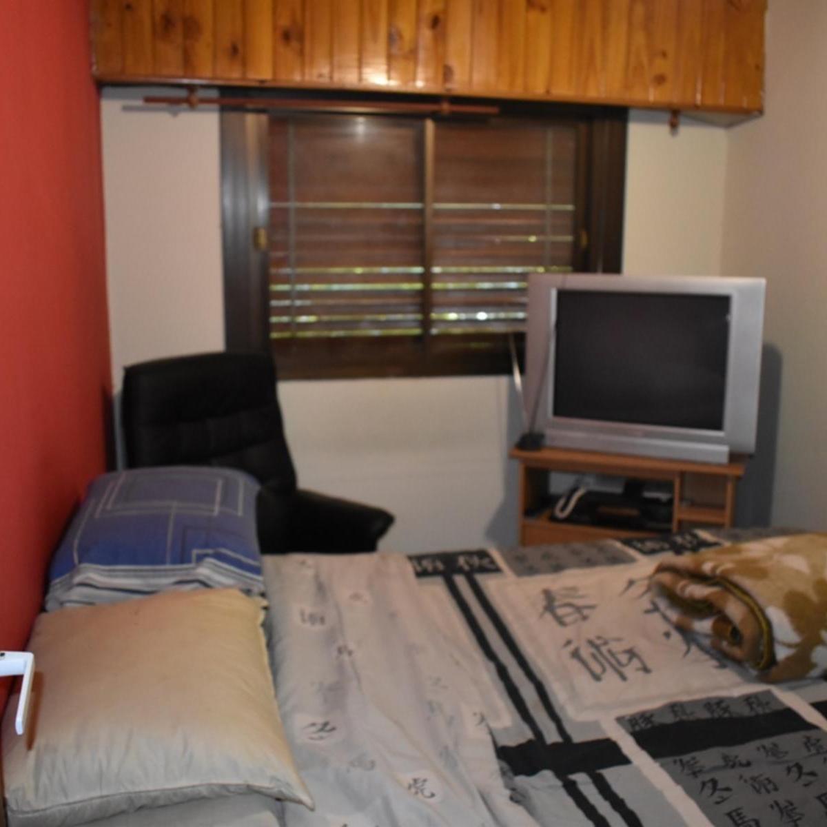 Foto de CHALET 3 DORMITORIOS, GARAGE DOS AUTOS, FONDO LIBRE, PILETA, imagen 4