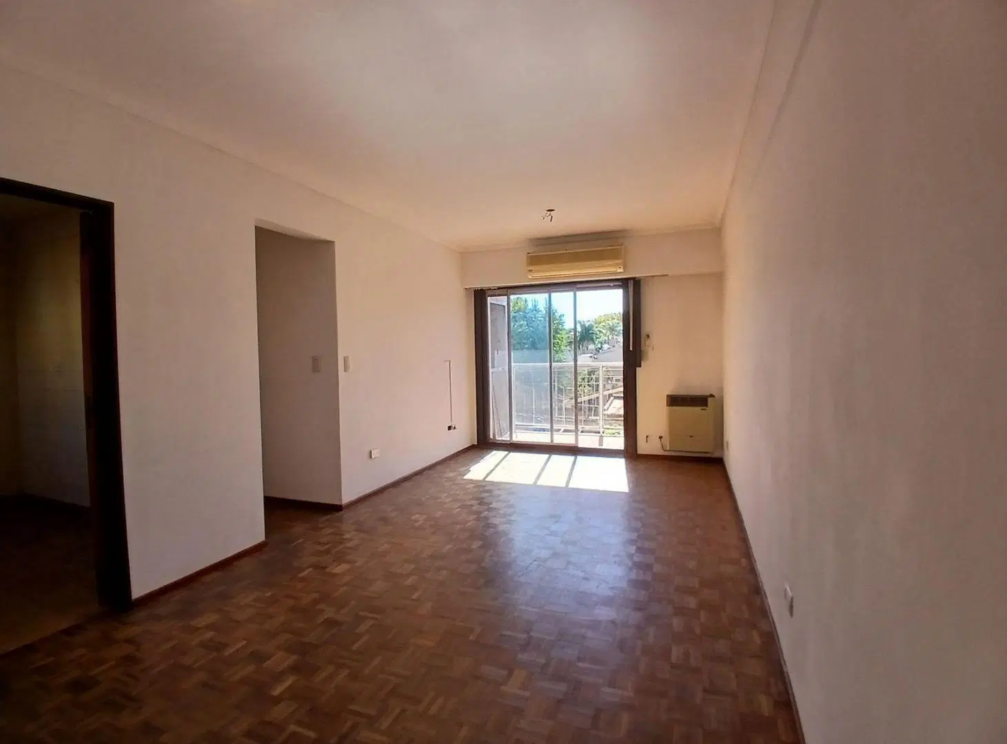 DEPARTAMENTO 3 AMBIENTES AL FRENTE, CON BALCÓN, 2 BAÑOS, COCHERA 5