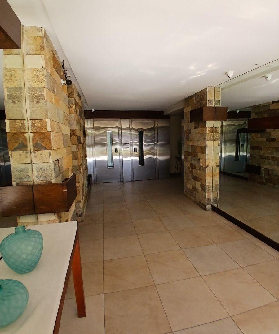 Foto de DEPARTAMENTO 3 AMBIENTES AL FRENTE, CON BALCÓN, 2 BAÑOS, COCHERA, imagen 2