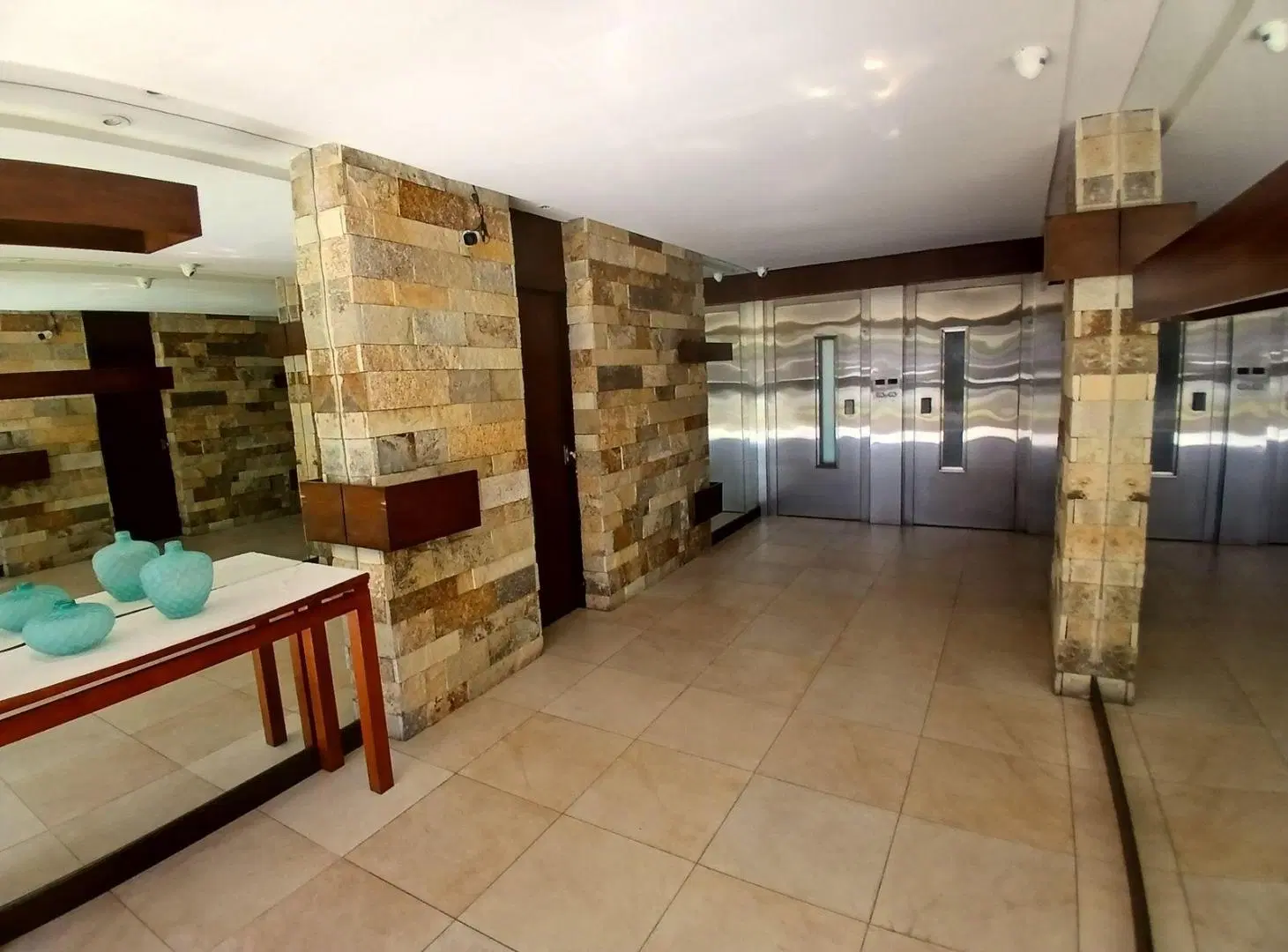 DEPARTAMENTO 3 AMBIENTES AL FRENTE, CON BALCÓN, 2 BAÑOS, COCHERA 3