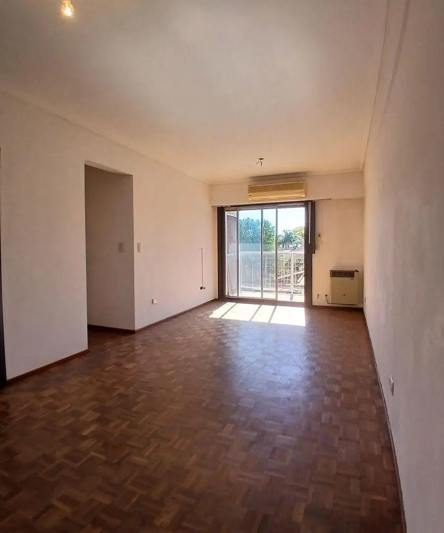 DEPARTAMENTO 3 AMBIENTES AL FRENTE, CON BALCÓN, 2 BAÑOS, COCHERA 4