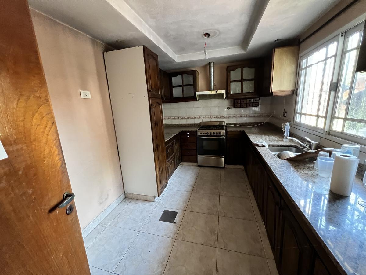 Foto de Casa en venta - 260m2 de lote - cochera y quincho, imagen 5