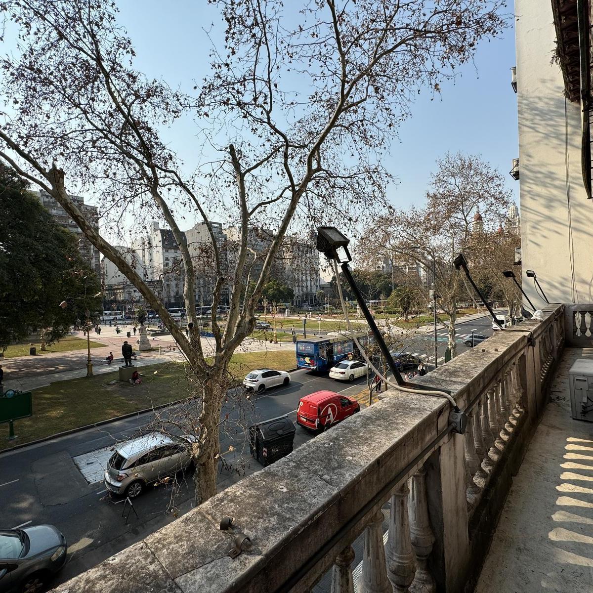 Primer Piso por Escalera - 200 m² Planta Libre y 200 m² con Gran Salon y Baños 5