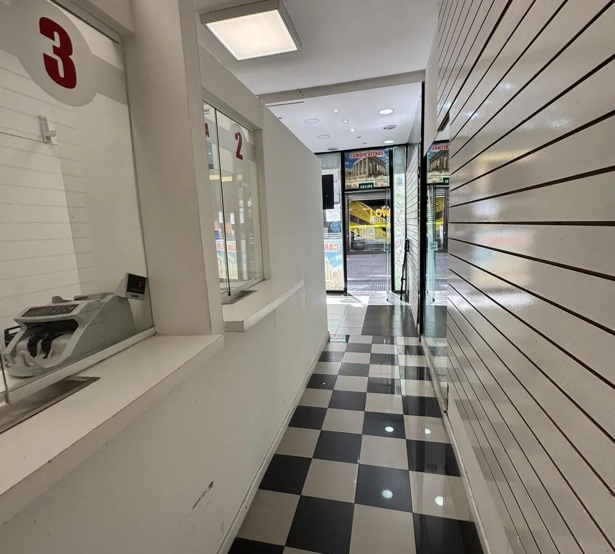 Excelente inversión - Lote propio - 2 locales en pb y 2 pisos de departamentos 3