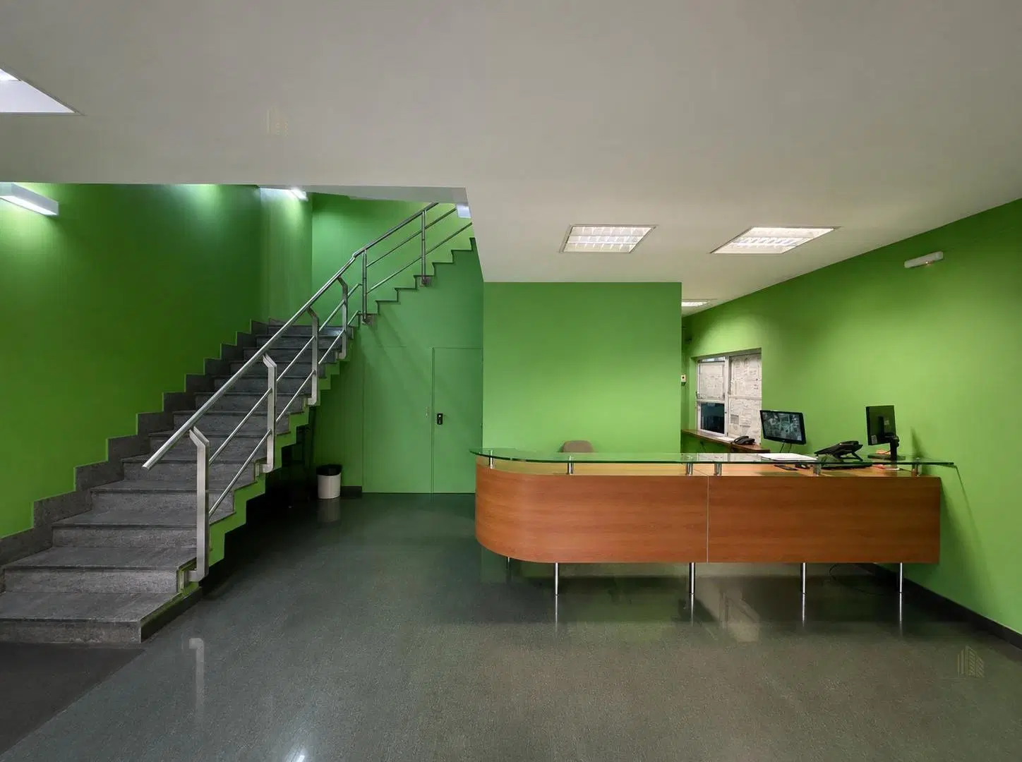 Unico y exclusivo Edificio Comercial/Induestrial- sobre lote propio de 3000m2 - 7100m2 cubiertos 4