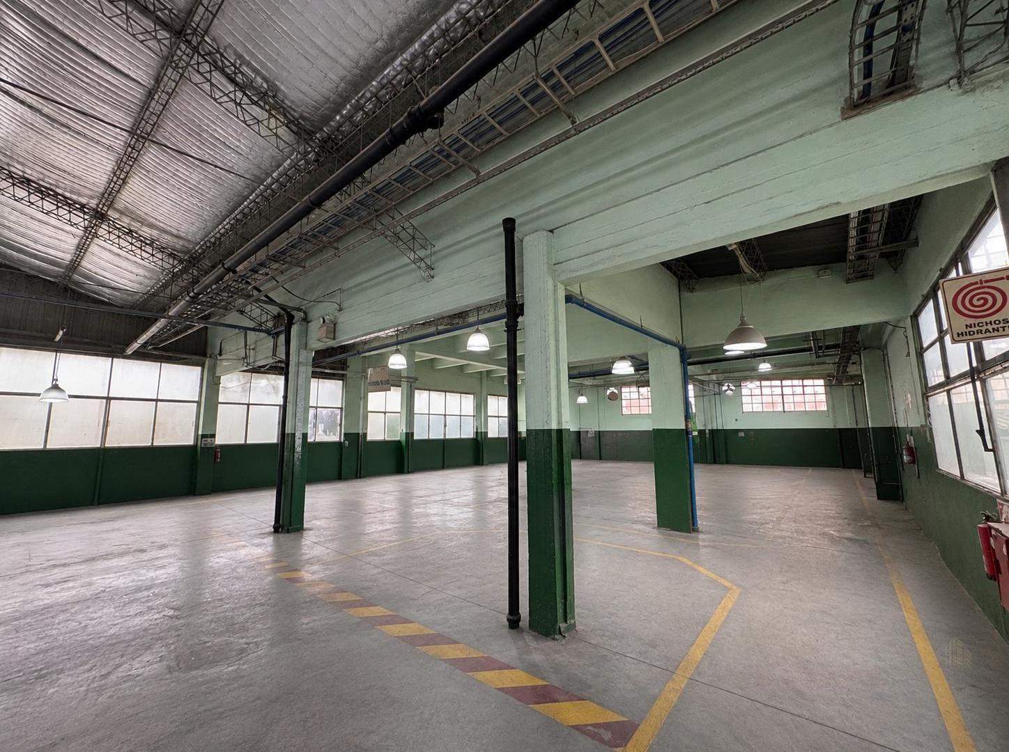 Unico y exclusivo Edificio Comercial/Induestrial- sobre lote propio de 3000m2 - 7100m2 cubiertos