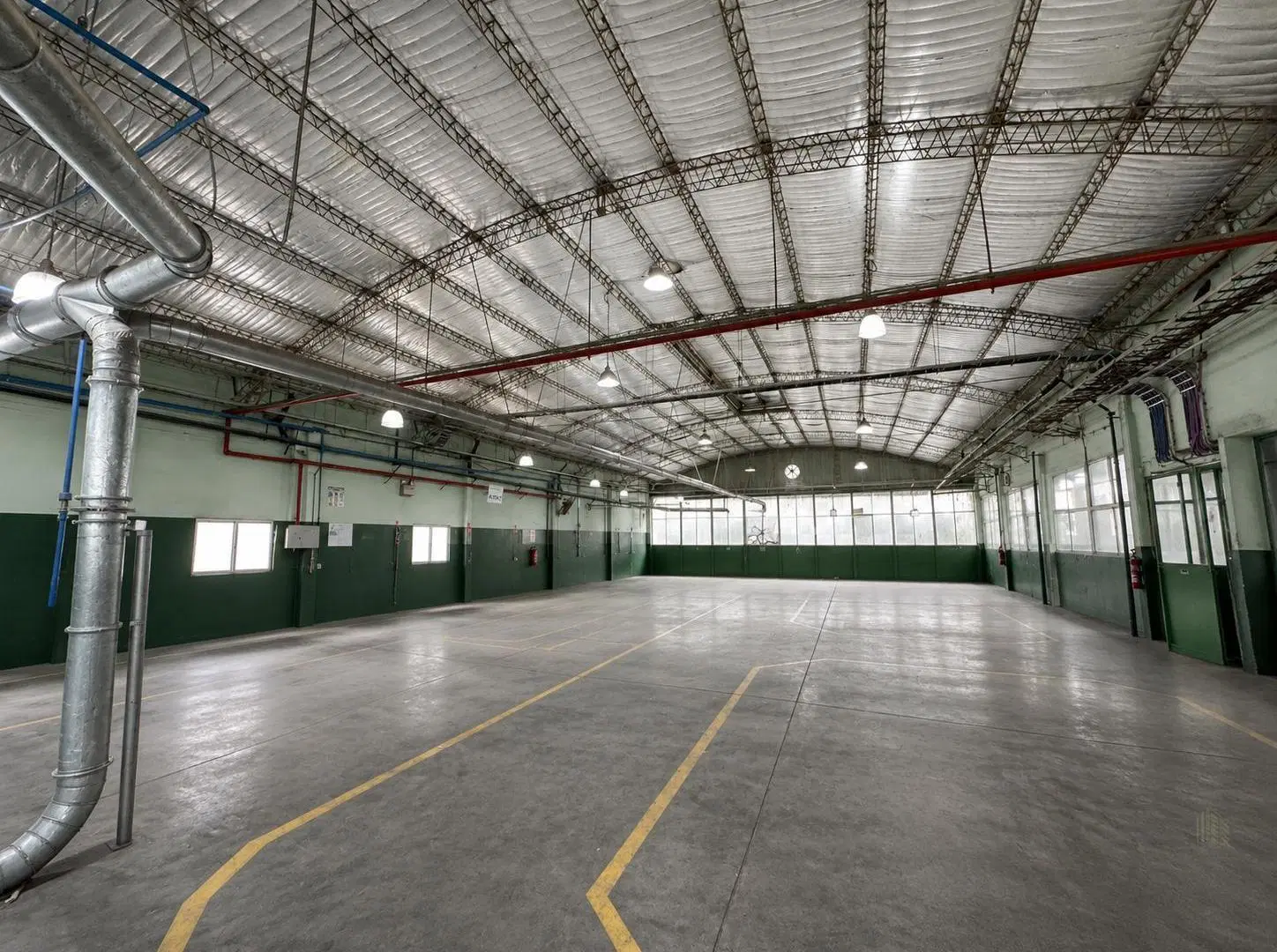 Unico y exclusivo Edificio Comercial/Induestrial- sobre lote propio de 3000m2 - 7100m2 cubiertos 2