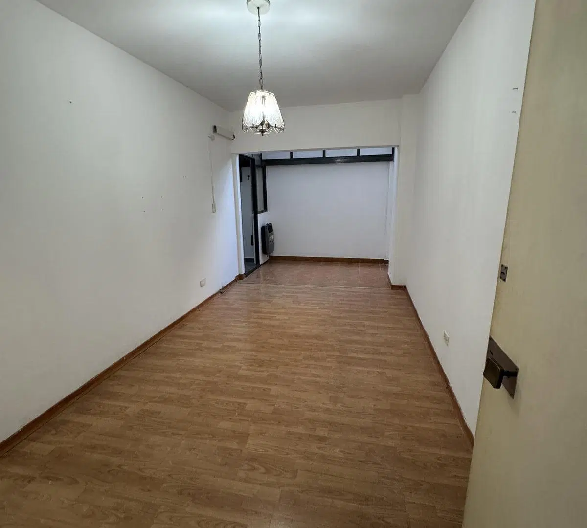 Hermoso departamento con amplio patio cubierto - lavadero - aire acondicionado 1