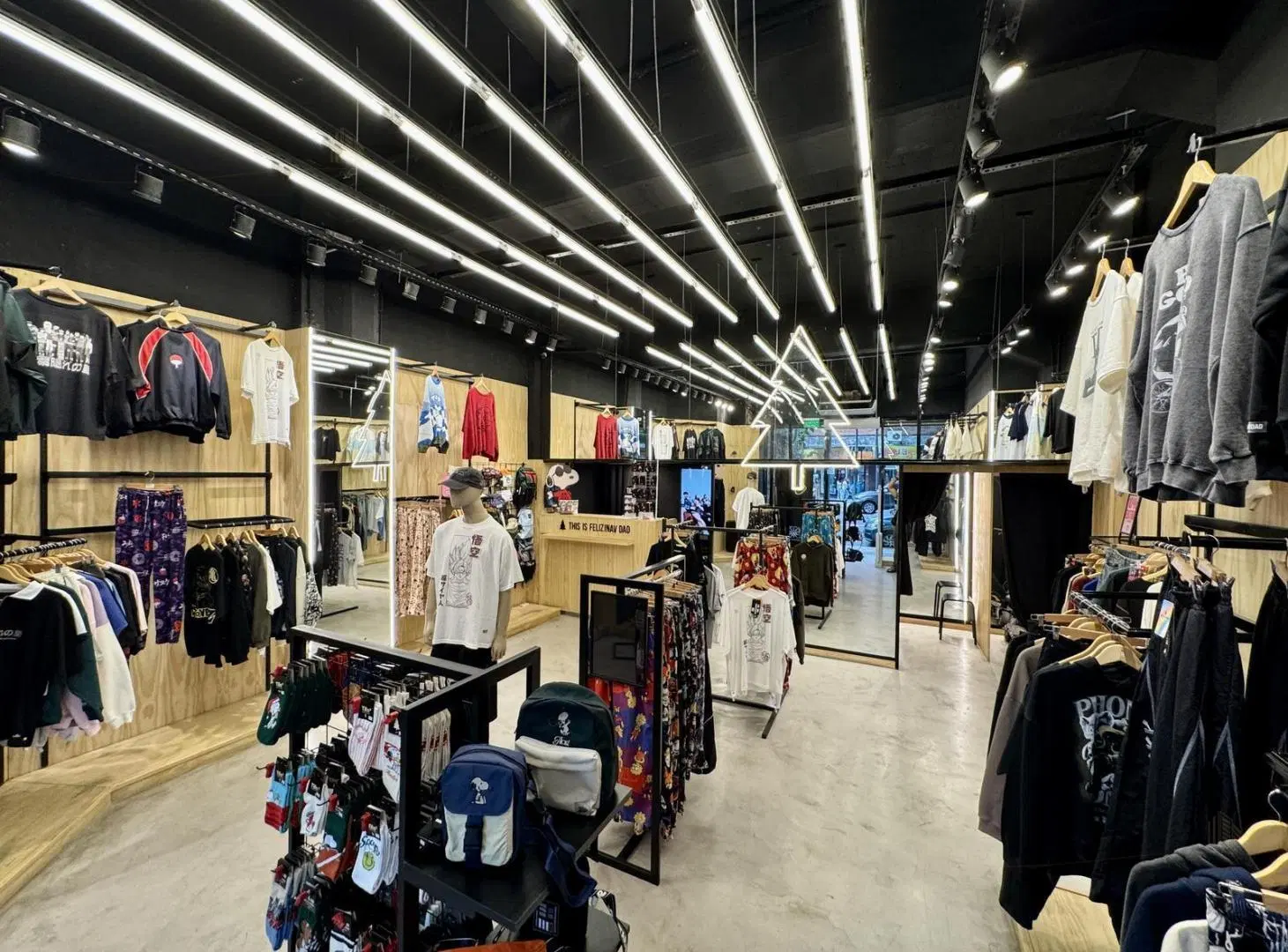 unico y exclusivo local sobre Av. Santa Fe - inmejorable estado y entorno 2