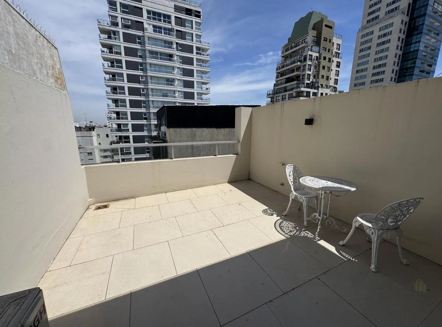 Exclusiva  - Terraza - 2 BALCONES - impecable - amoblado  o vacio - piscina – COCHERA CUBIERTA 3