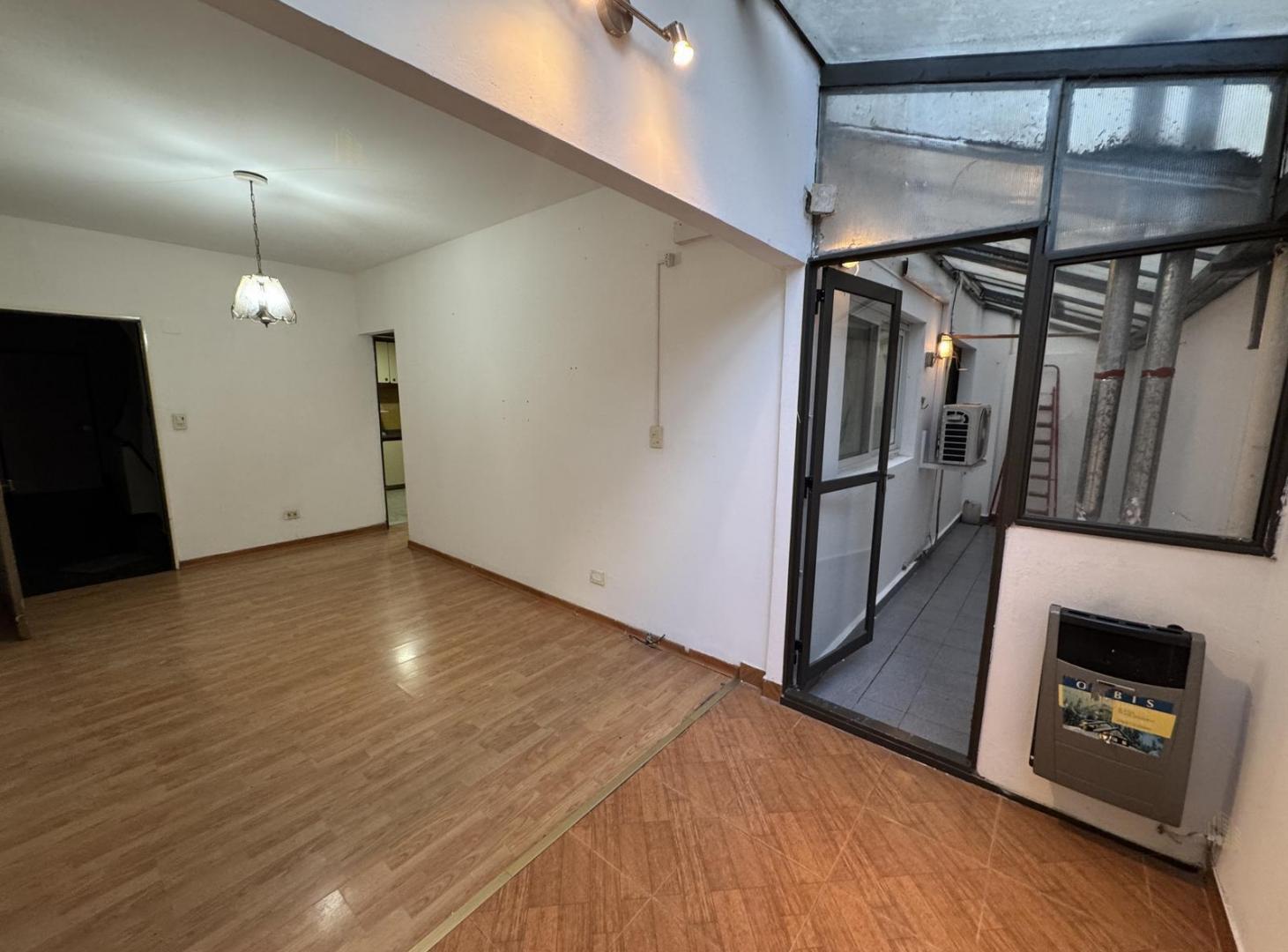 Foto de amplio dpto con patio cubierto - lavadero - aire acondicionado, imagen 1