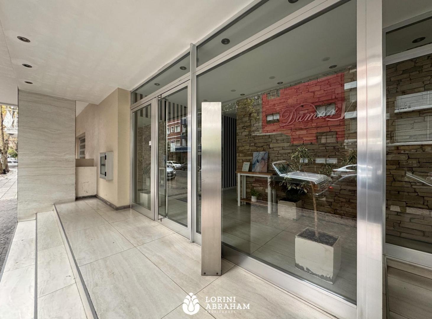 Foto de VENTA DEPARTAMENTO 3 AMBIENTES AL FRENTE C/ COCHERA, imagen 5