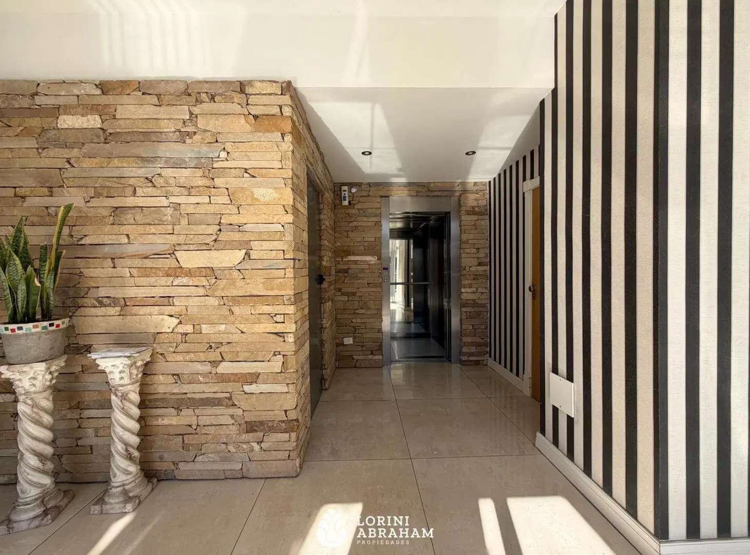 VENTA SEMIPISO 2 AMBIENTES CON BALCÓN LA PERLA 3