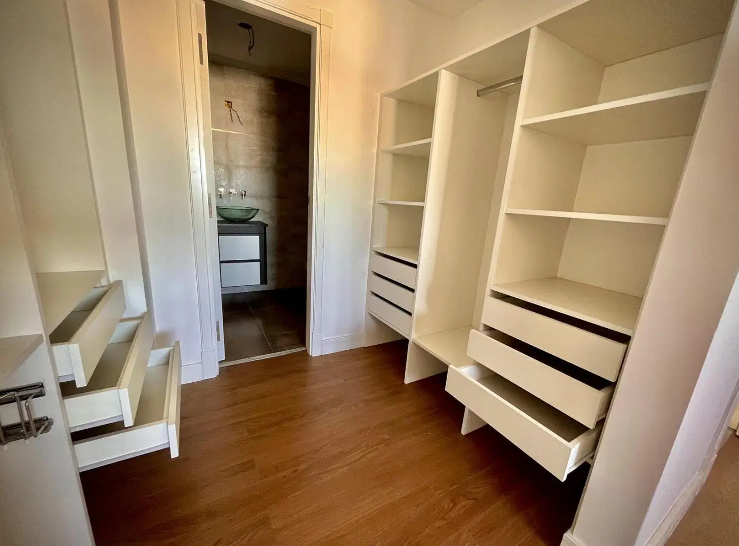 VENTA SEMIPISO 3 AMBIENTES CON COCHERA PLAZA MITRE 2