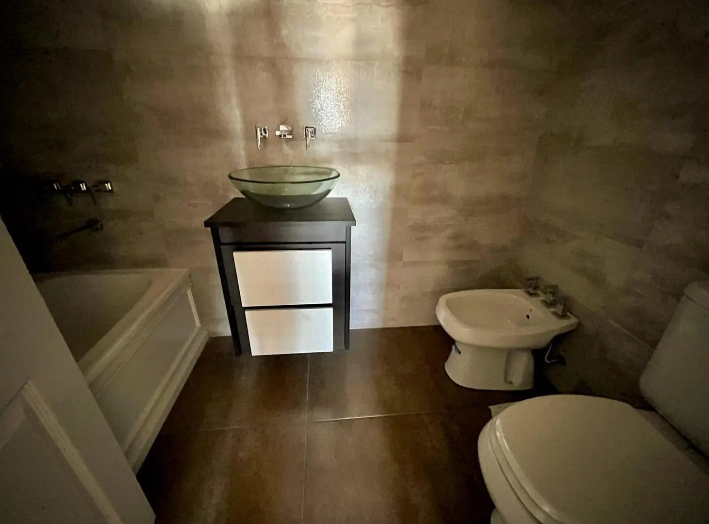 VENTA SEMIPISO 3 AMBIENTES CON COCHERA PLAZA MITRE 8