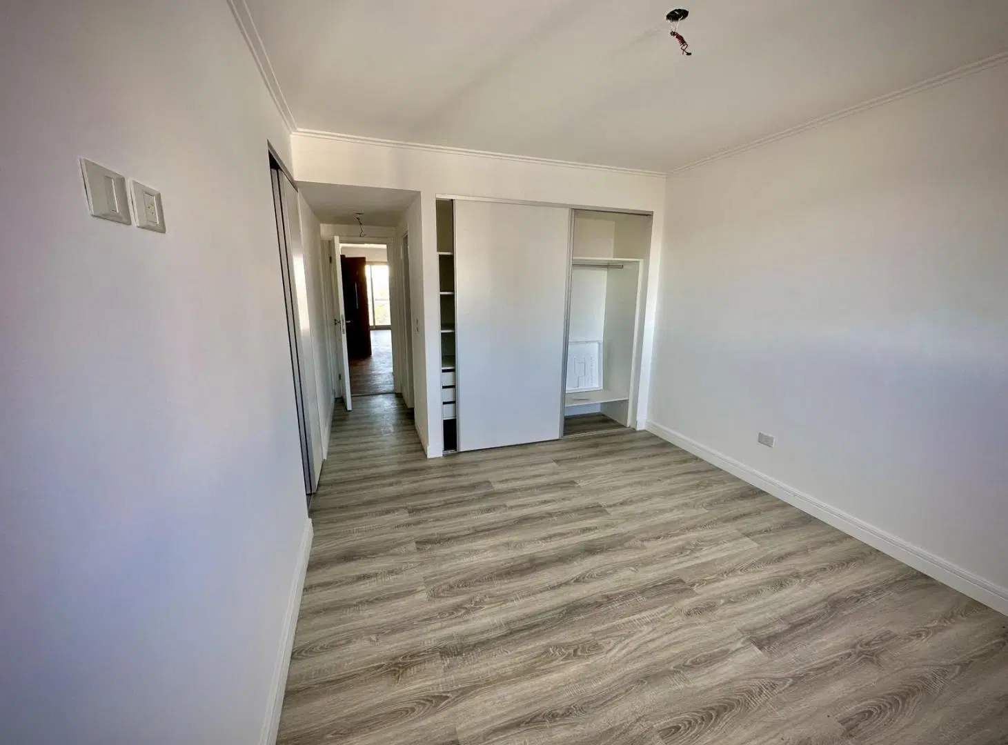 VENTA SEMIPISO 2 AMBIENTES A ESTRENAR C/ COCHERA PLAZA MITRE 3