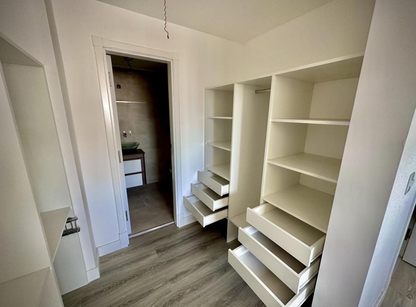 Foto de VENTA SEMIPISO 3 AMBIENTES A ESTRENAR C/ COCHERA PLAZA MITRE, imagen 3