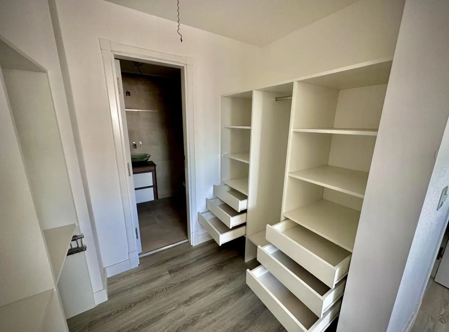 VENTA SEMIPISO 3 AMBIENTES A ESTRENAR C/ COCHERA PLAZA MITRE 5