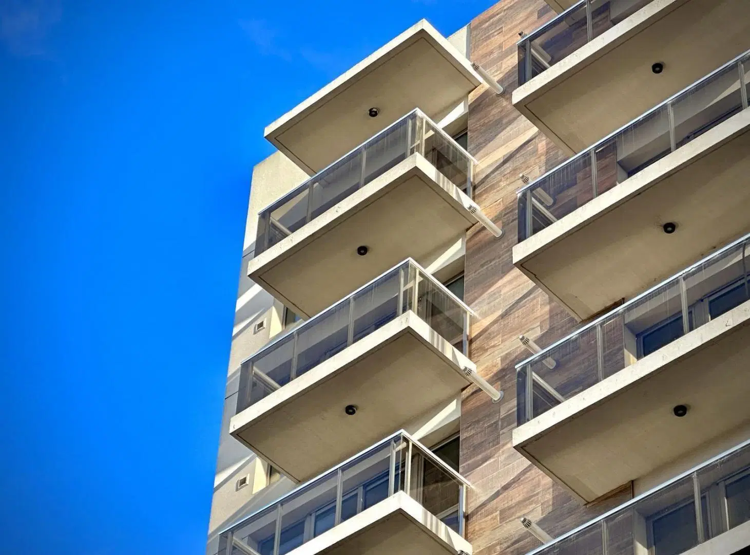VENTA SEMIPISO 3 AMBIENTES A ESTRENAR C/ COCHERA PLAZA MITRE 4