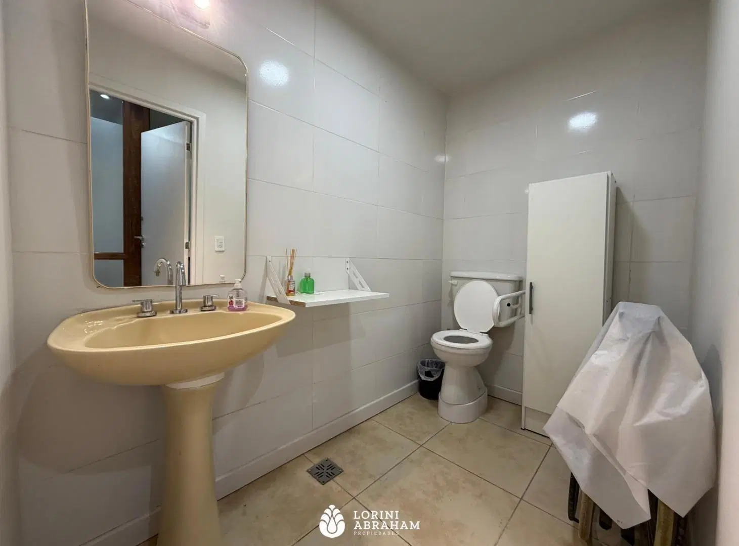 VENTA LOCAL APTO PROFESIONAL BARRIO LA PERLA 3