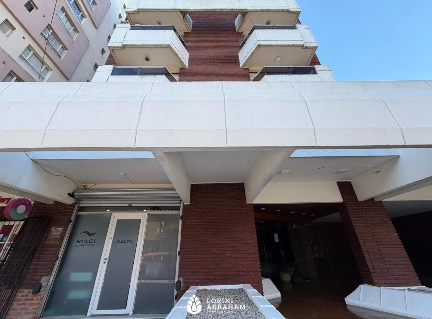 VENTA LOCAL APTO PROFESIONAL BARRIO LA PERLA 2