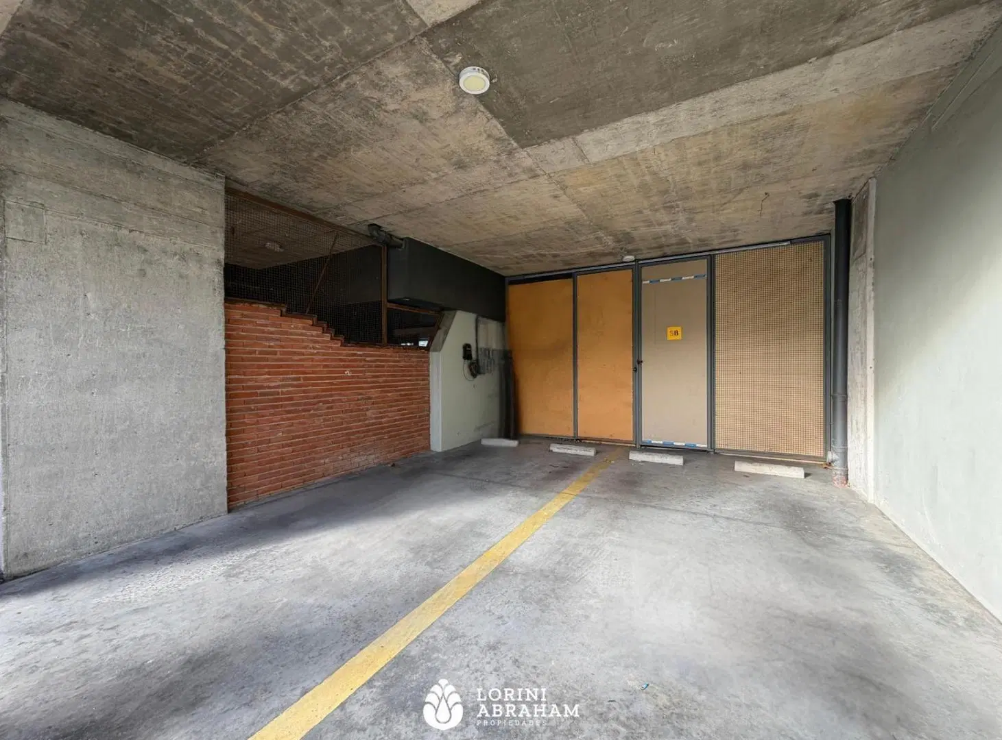 VENTA EXCELENTE SEMIPISO 4 AMB. C/ COCHERA Y BAULERA BARRIO CHAUVIN 4