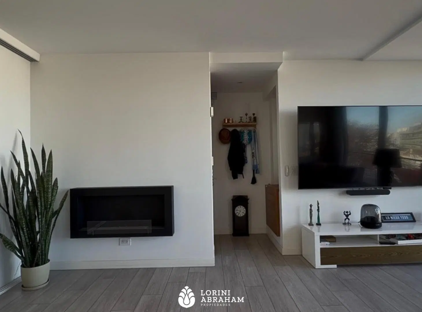 VENTA EXCELENTE SEMIPISO 4 AMB. C/ COCHERA Y BAULERA BARRIO CHAUVIN 3