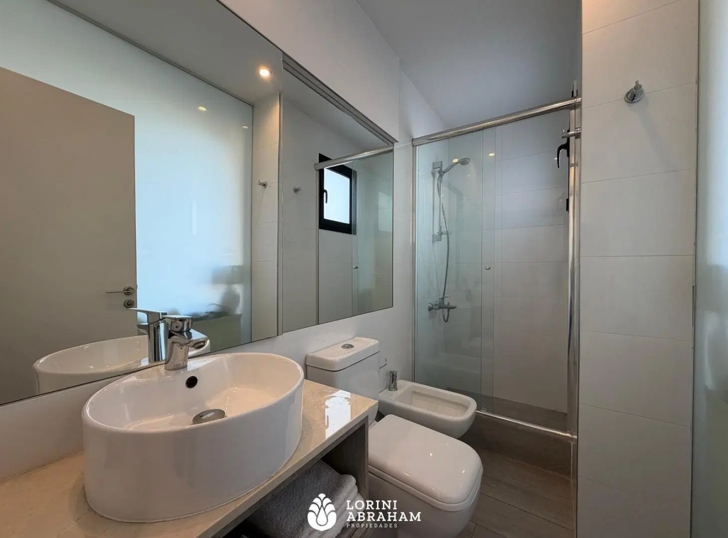 VENTA EXCELENTE SEMIPISO 4 AMB. C/ COCHERA Y BAULERA BARRIO CHAUVIN 2