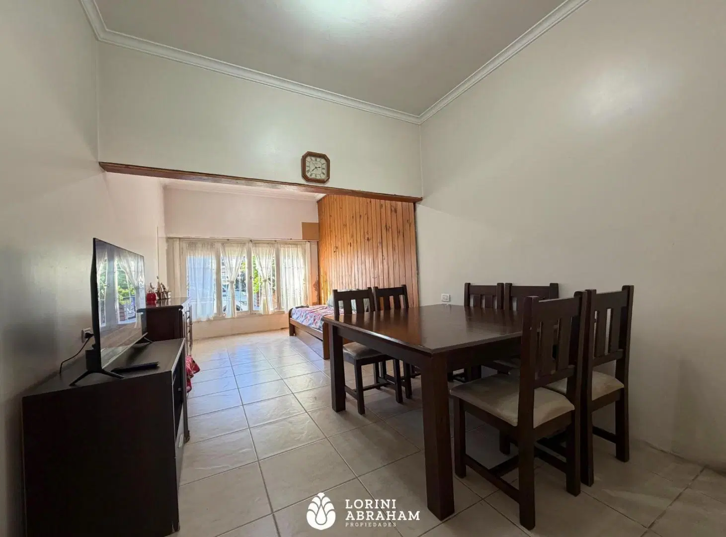 VENTA CASA 4 AMB. C/ PATIO Y GARAJE BARRIO SAN CARLOS 5