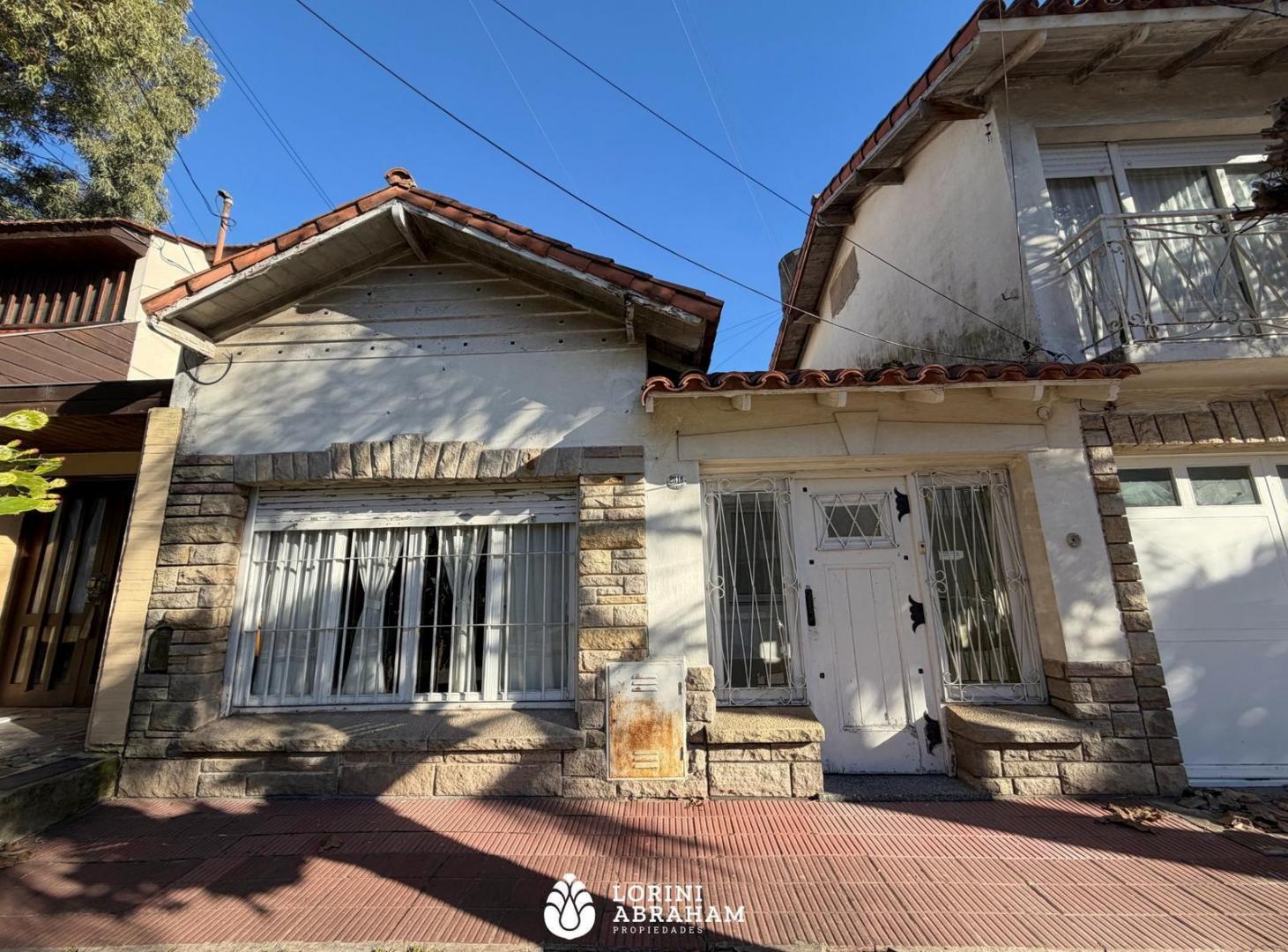 Foto de VENTA CASA 4 AMB. C/ PATIO Y GARAJE BARRIO SAN CARLOS, imagen 1