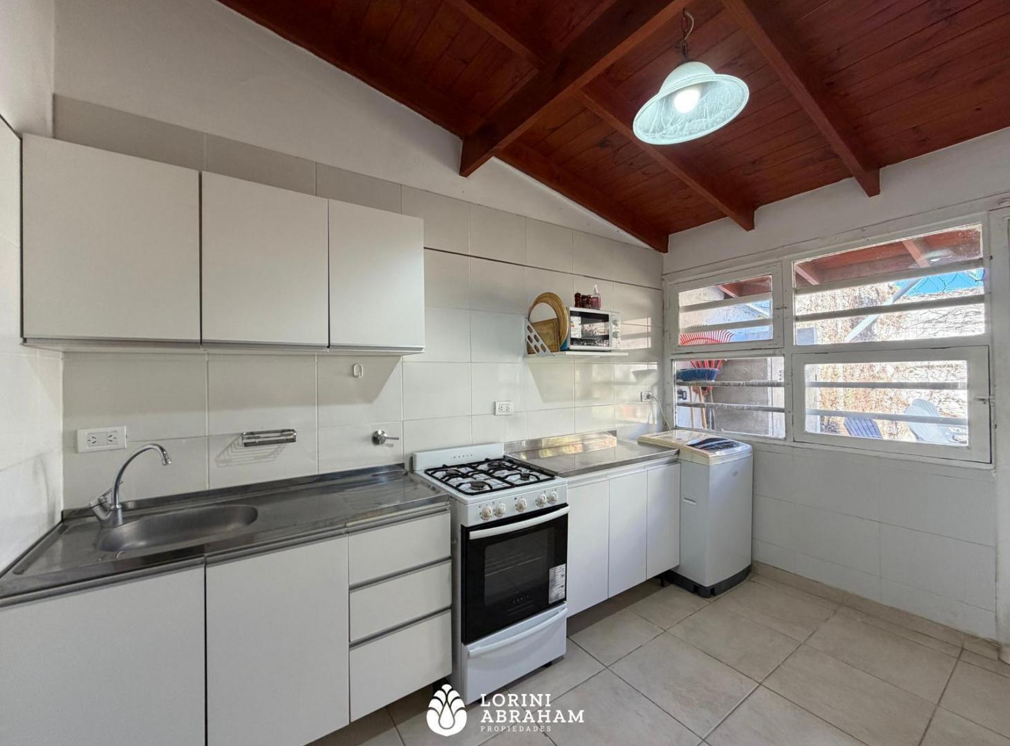 Foto de VENTA CASA 4 AMB. C/ PATIO Y GARAJE BARRIO SAN CARLOS, imagen 3