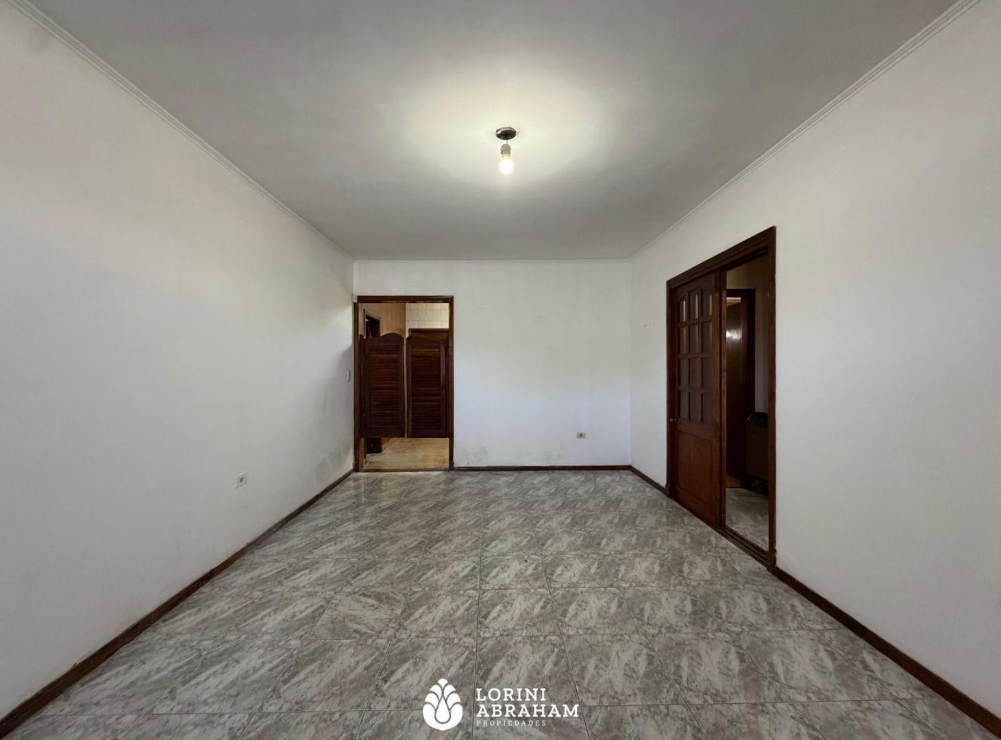 Foto de VENTA CASA 4 AMB. C/ GARAJE, QUINCHO Y JARDÍN BARRIO BOSQUE ALEGRE, imagen 3