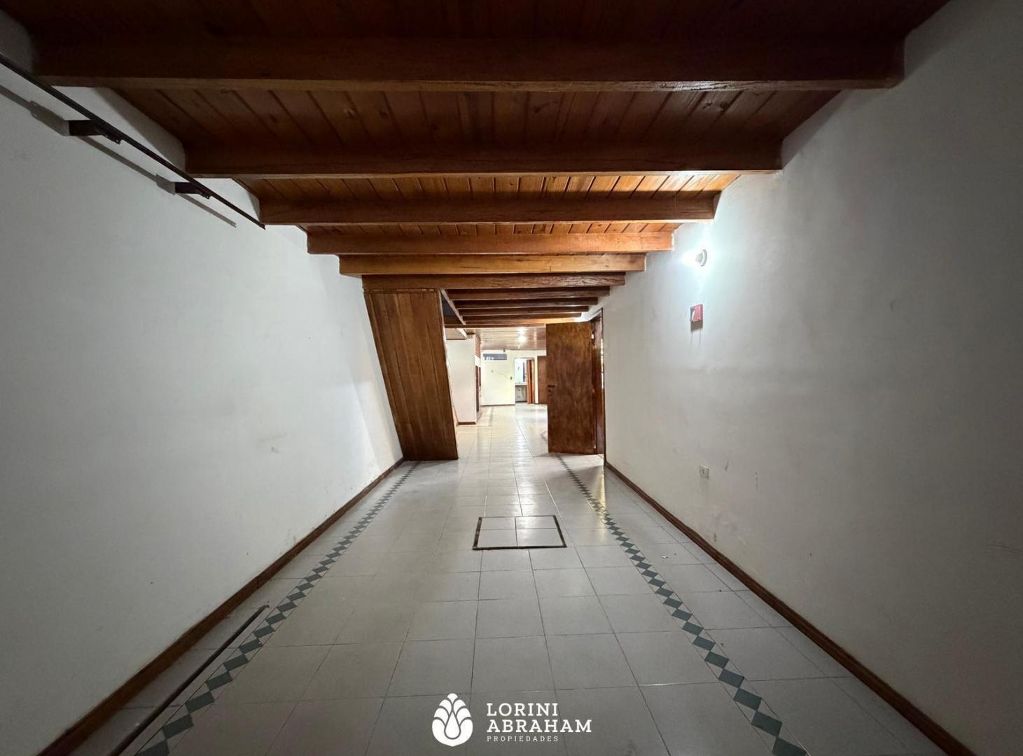 Foto de VENTA CASA 4 AMB. C/ GARAJE, QUINCHO Y JARDÍN BARRIO BOSQUE ALEGRE, imagen 1