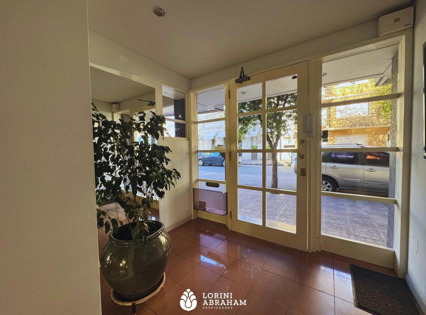 Foto de VENTA DEPARTAMENTO 4 AMBIENTES C/ COCHERA Y BAULERA ZONA PLAZA MITRE, imagen 5