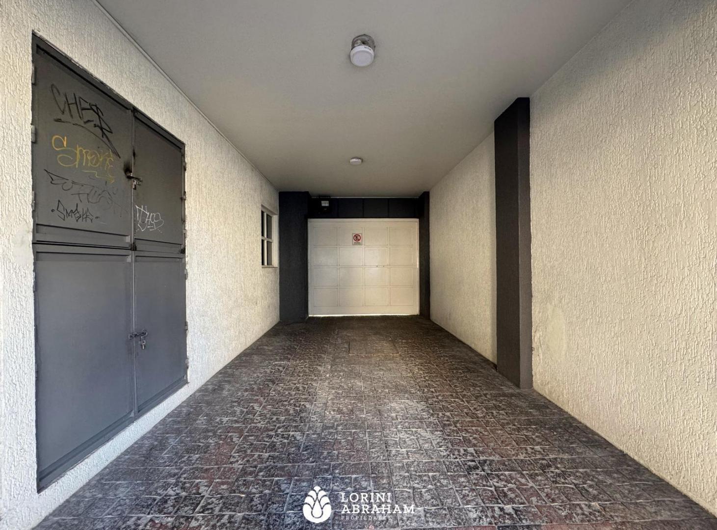 Foto de VENTA DEPARTAMENTO 4 AMBIENTES C/ COCHERA Y BAULERA ZONA PLAZA MITRE, imagen 4