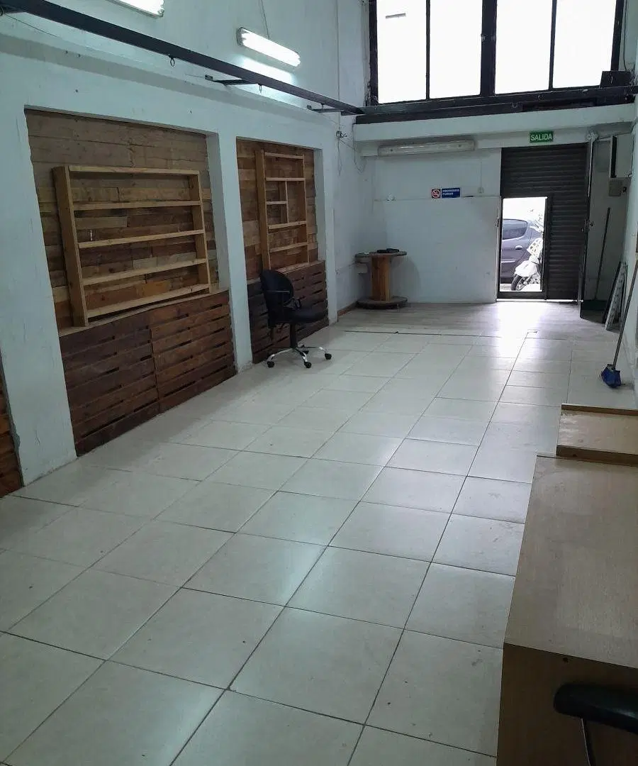 P H LOCAL 128 M2 TOTALES--C/ ENTRE PISO --BUEN ESTADO-- --SIN EXPENSAS-----
ZONA OULET----- 1