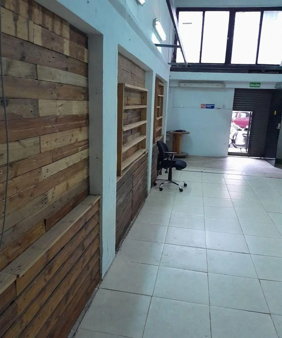 P H LOCAL 128 M2 TOTALES--C/ ENTRE PISO --BUEN ESTADO-- --SIN EXPENSAS-----
ZONA OULET----- 2