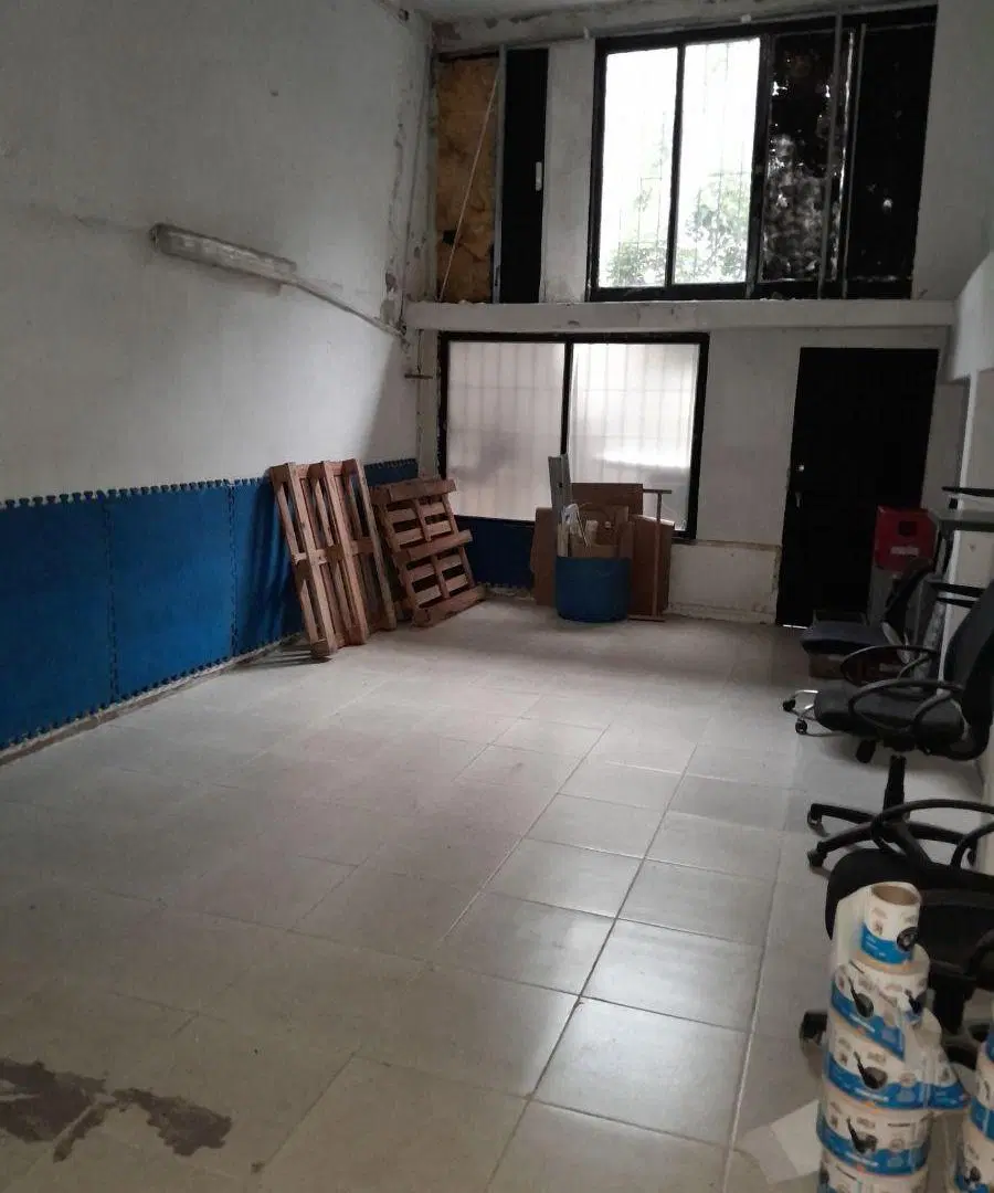 P H LOCAL 128 M2 TOTALES--C/ ENTRE PISO --BUEN ESTADO-- --SIN EXPENSAS-----
ZONA OULET----- 5