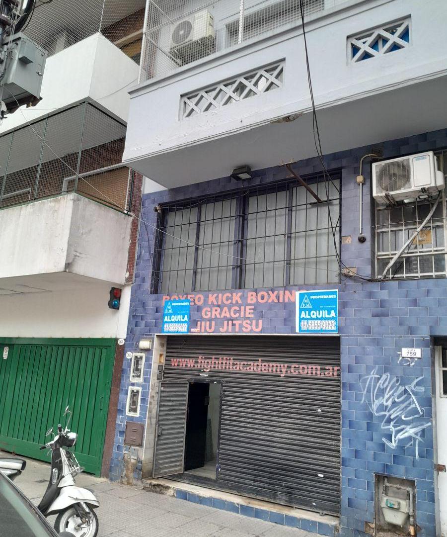 P H LOCAL 128 M2 TOTALES--C/ ENTRE PISO --BUEN ESTADO-- --SIN EXPENSAS-----
ZONA OULET-----