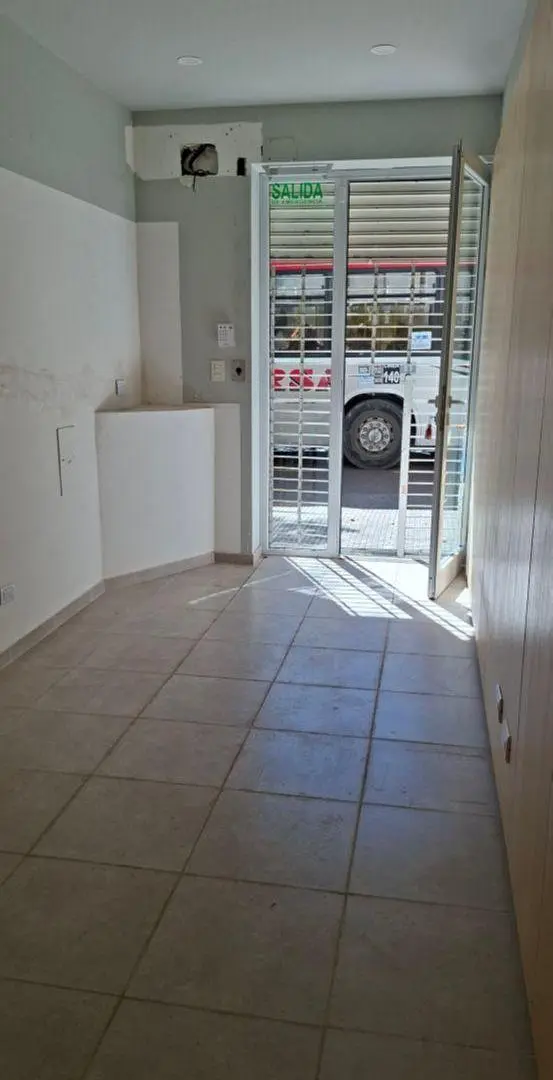 LOCAL COMERCIAL - OFICINAS - SHOWROOM - DEPOSITO 2