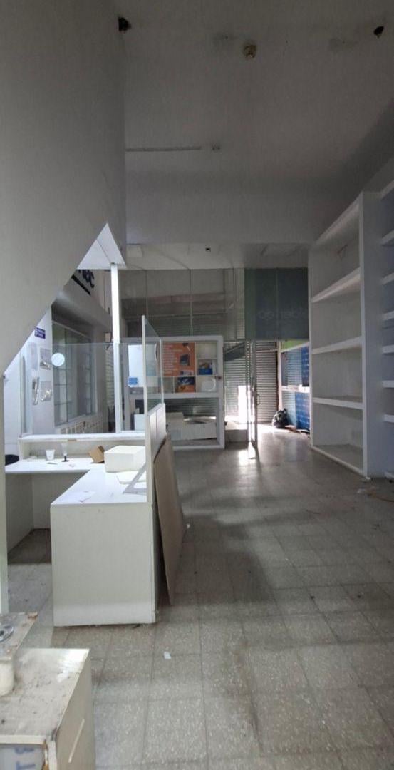 Foto de EXCEPCIONAL LOCAL COMERCIAL - AV CORDOBA 2300 - RECOLETA, imagen 3