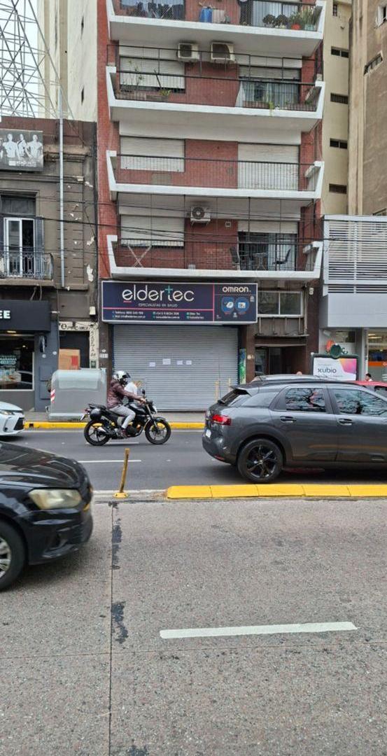 Foto de EXCEPCIONAL LOCAL COMERCIAL - AV CORDOBA 2300 - RECOLETA, imagen 1