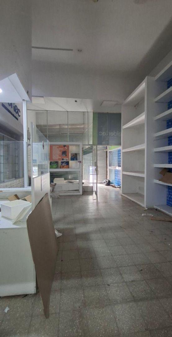 Foto de EXCEPCIONAL LOCAL COMERCIAL - AV CORDOBA 2300 - RECOLETA, imagen 4