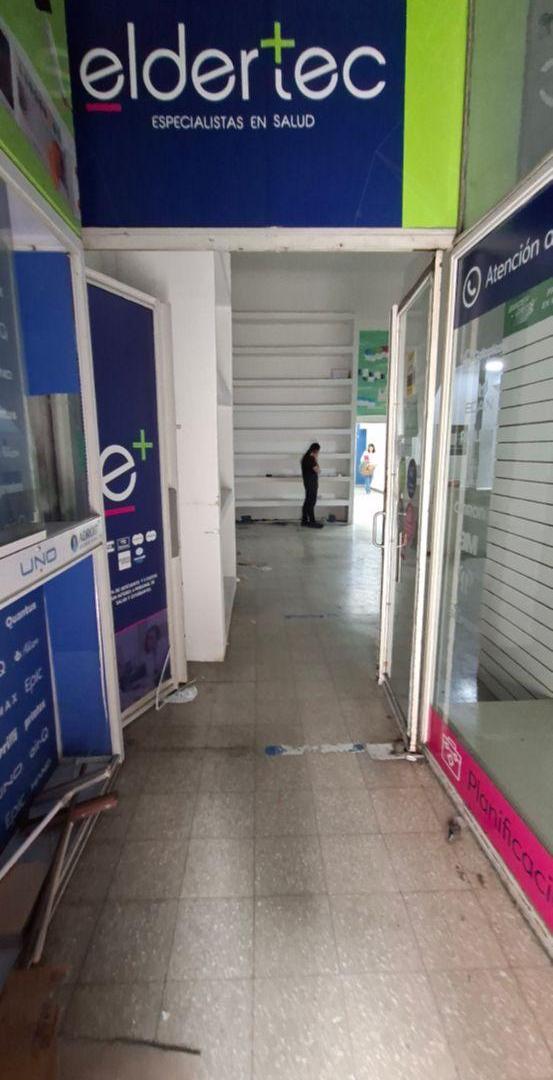 Foto de EXCEPCIONAL LOCAL COMERCIAL - AV CORDOBA 2300 - RECOLETA, imagen 2