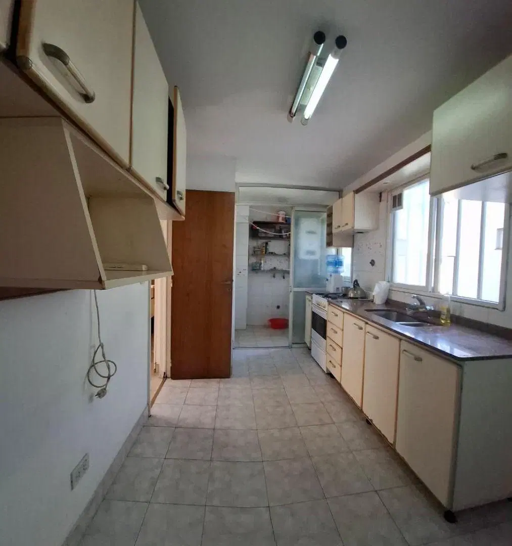 3 amb. Balcón corrido al contrafrente. Cocina - comedor. 4