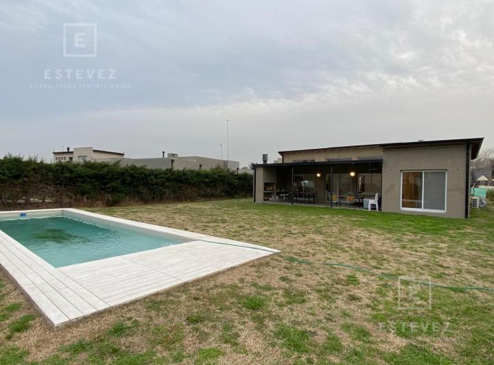 Casa en venta / alquiler, pileta. 3 dormitorios. Barrio Cerrado, Escobar 5