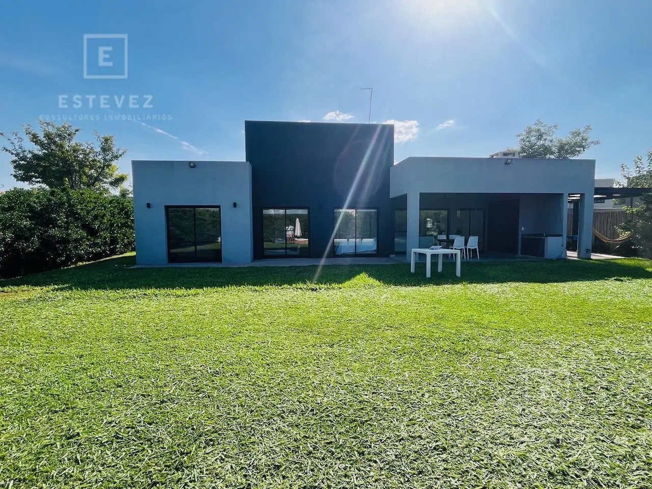 Casa en venta c/renta. 3 dormitorios, Pileta. Barrio Cerrado, Escobar 2